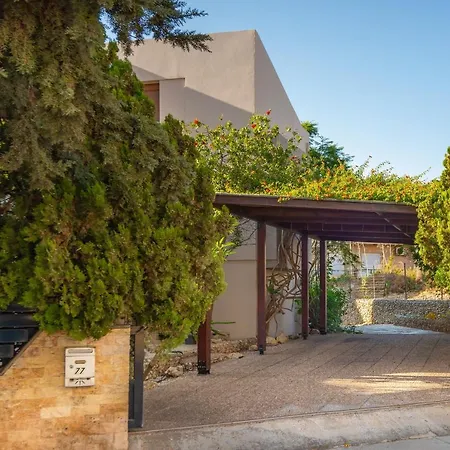 Lila's House With Parking